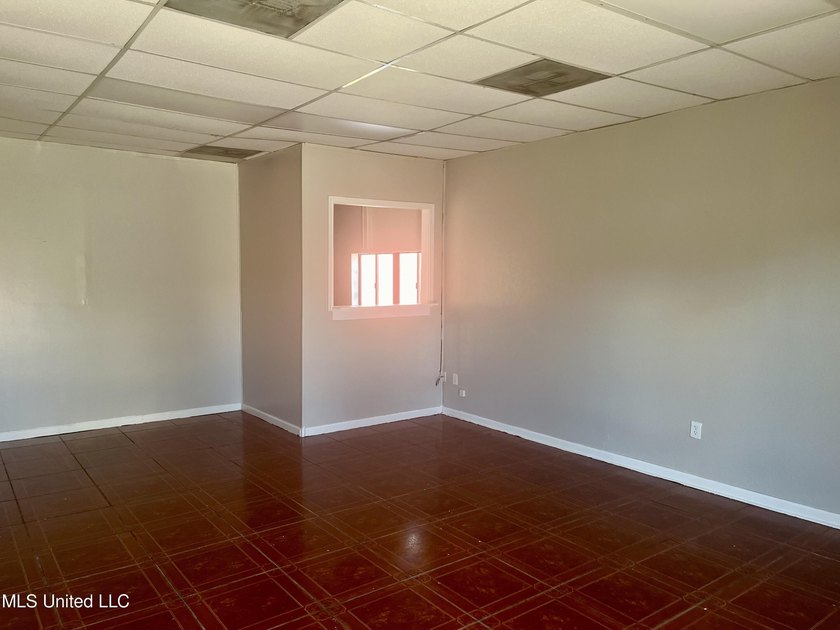 Looking to open a restaurant.? This property us turn key ready - photo 4