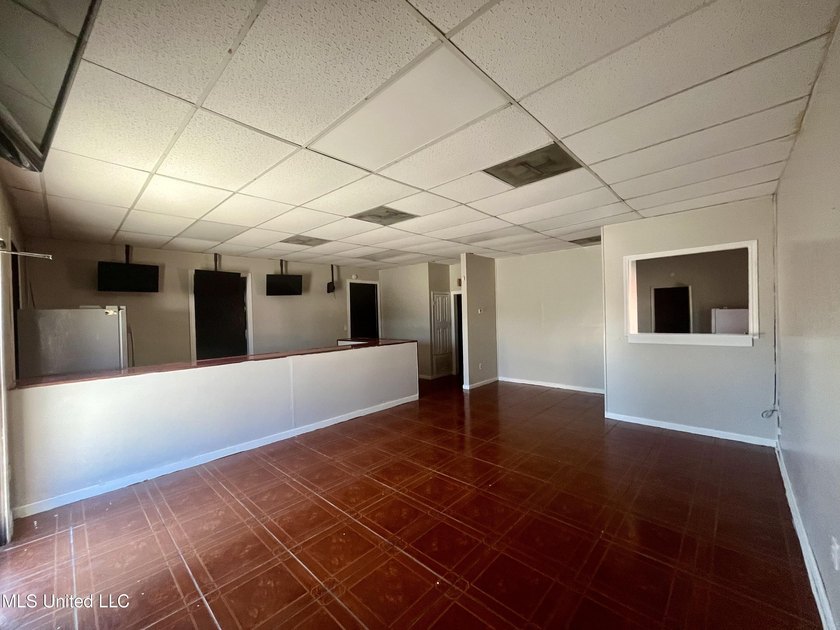 Looking to open a restaurant.? This property us turn key ready - photo 6