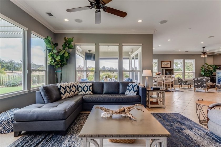 A Stunning Lake View Home Crafted for Exceptional Indoor-Outdoor - photo 11