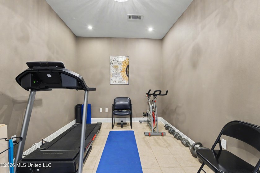 Welcome to this elegant pristine 3,400 sq. ft. two-story home - photo 14