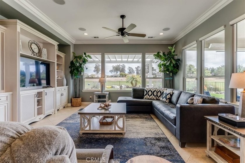 A Stunning Lake View Home Crafted for Exceptional Indoor-Outdoor - photo 14