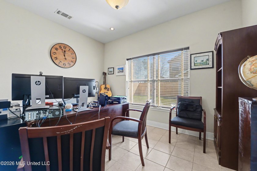 Welcome to this elegant pristine 3,400 sq. ft. two-story home - photo 15