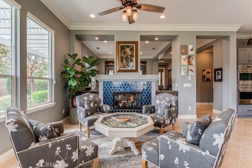 A Stunning Lake View Home Crafted for Exceptional Indoor-Outdoor - photo 18