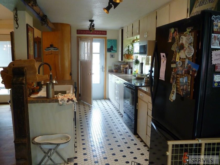 A must see, to appreciate this one of a kind Craftsman beautiful - photo 19