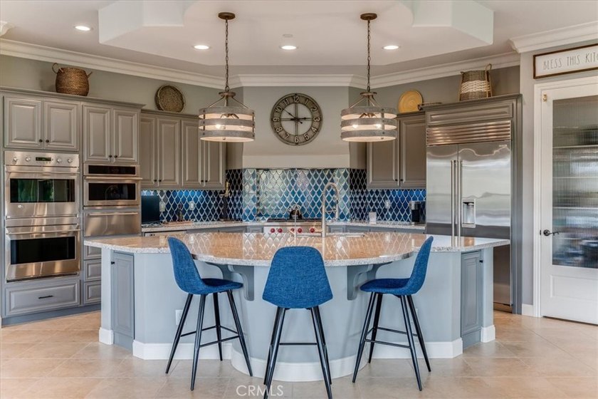 A Stunning Lake View Home Crafted for Exceptional Indoor-Outdoor - photo 21