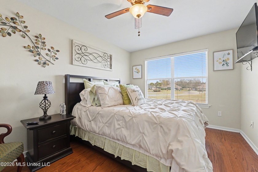 Welcome to this elegant pristine 3,400 sq. ft. two-story home - photo 22