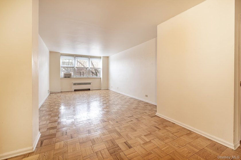 Spacious 2 bedroom conveniently located in Spuyten Duyvil with - photo 2
