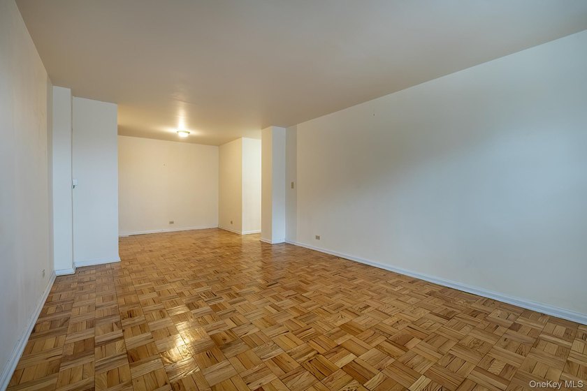 Spacious 2 bedroom conveniently located in Spuyten Duyvil with - photo 4