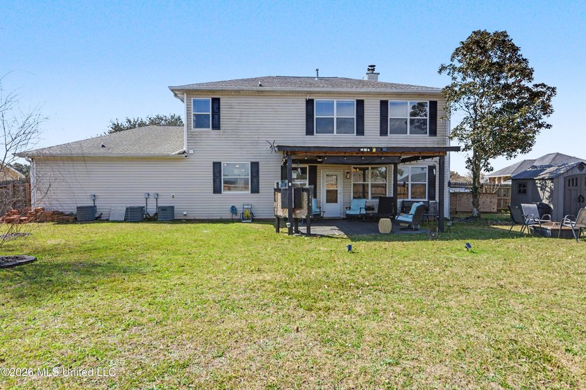 Welcome to this elegant pristine 3,400 sq. ft. two-story home - photo 27