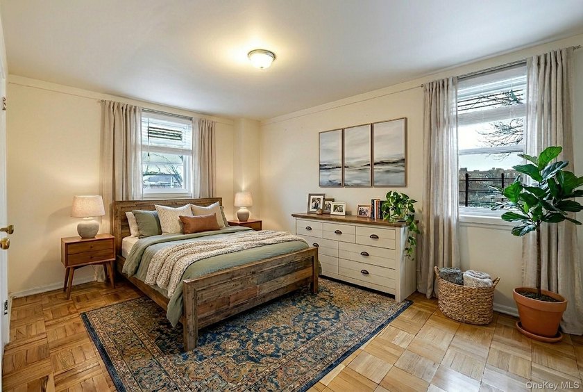 Spacious 2 bedroom conveniently located in Spuyten Duyvil with - photo 8