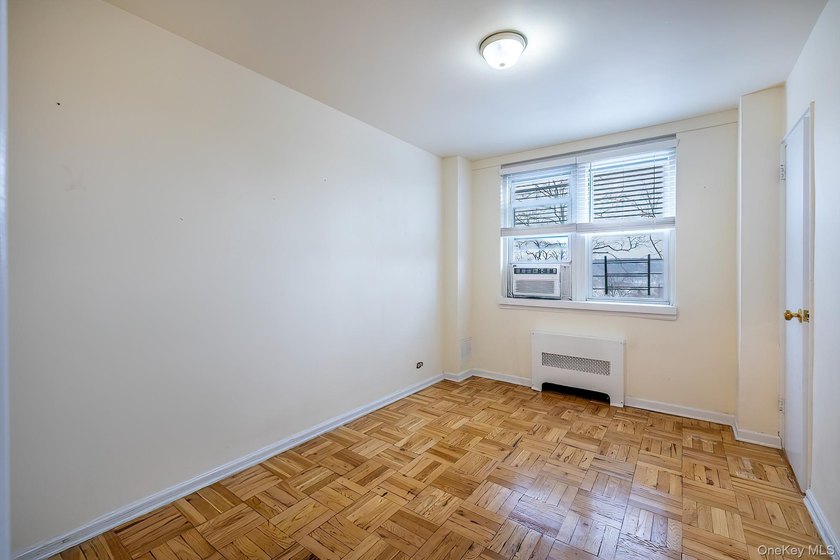Spacious 2 bedroom conveniently located in Spuyten Duyvil with - photo 9