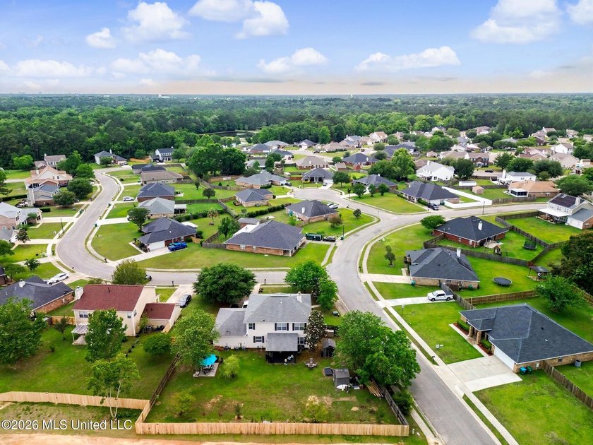 Welcome to this elegant pristine 3,400 sq. ft. two-story home - photo 31