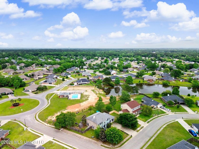 Welcome to this elegant pristine 3,400 sq. ft. two-story home - photo 33