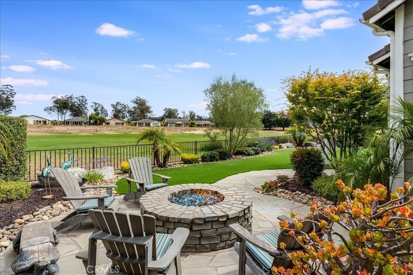 A Stunning Lake View Home Crafted for Exceptional Indoor-Outdoor - photo 35