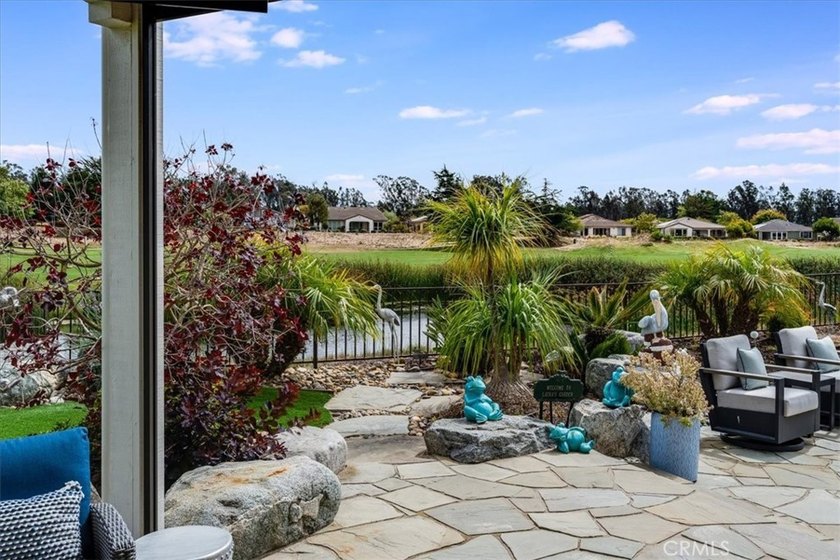 A Stunning Lake View Home Crafted for Exceptional Indoor-Outdoor - photo 39