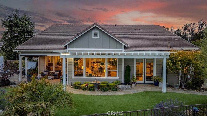 A Stunning Lake View Home Crafted for Exceptional Indoor-Outdoor - photo 45
