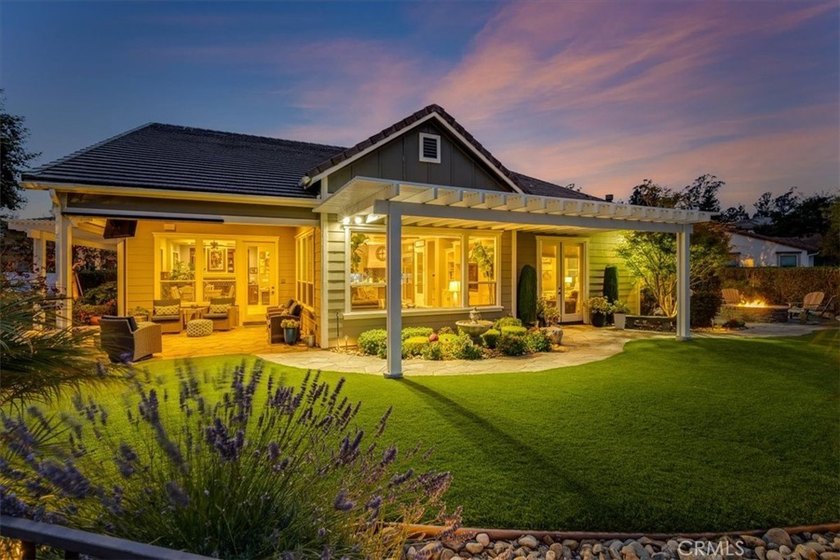 A Stunning Lake View Home Crafted for Exceptional Indoor-Outdoor - photo 47