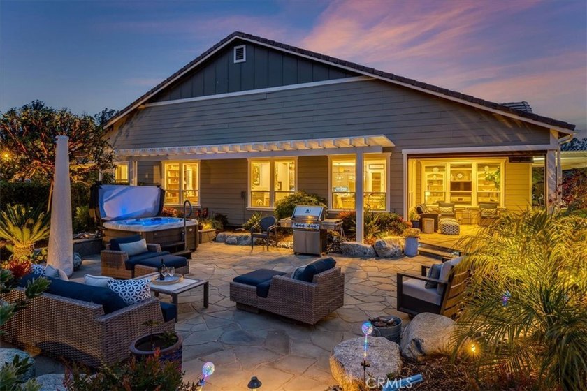 A Stunning Lake View Home Crafted for Exceptional Indoor-Outdoor - photo 50