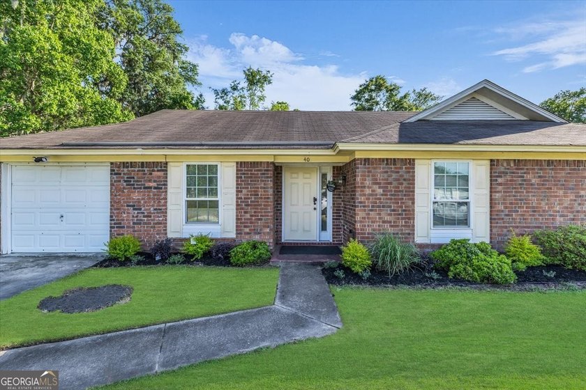 Welcome home to this charming 3-bedroom, 2-bath home in the - photo 4