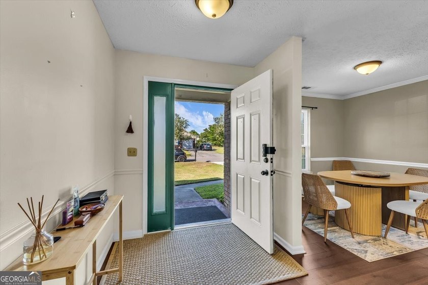 Welcome home to this charming 3-bedroom, 2-bath home in the - photo 5