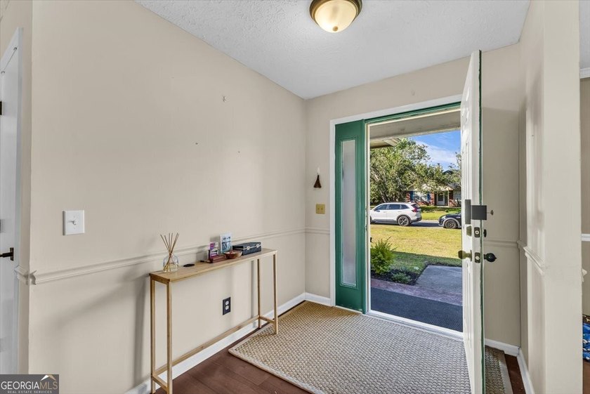 Welcome home to this charming 3-bedroom, 2-bath home in the - photo 6