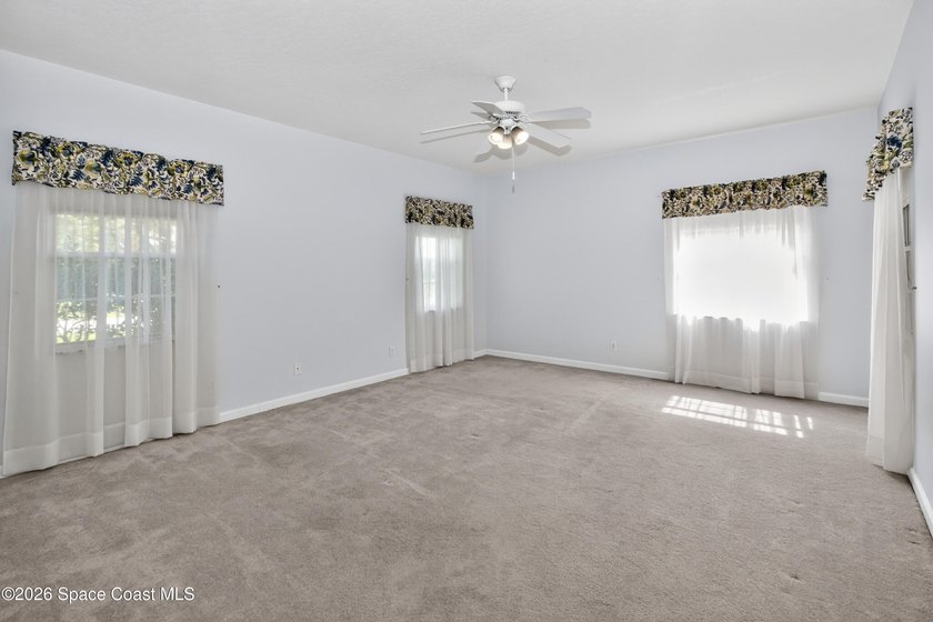 Welcome to this just repainted, impeccably maintained - photo 22