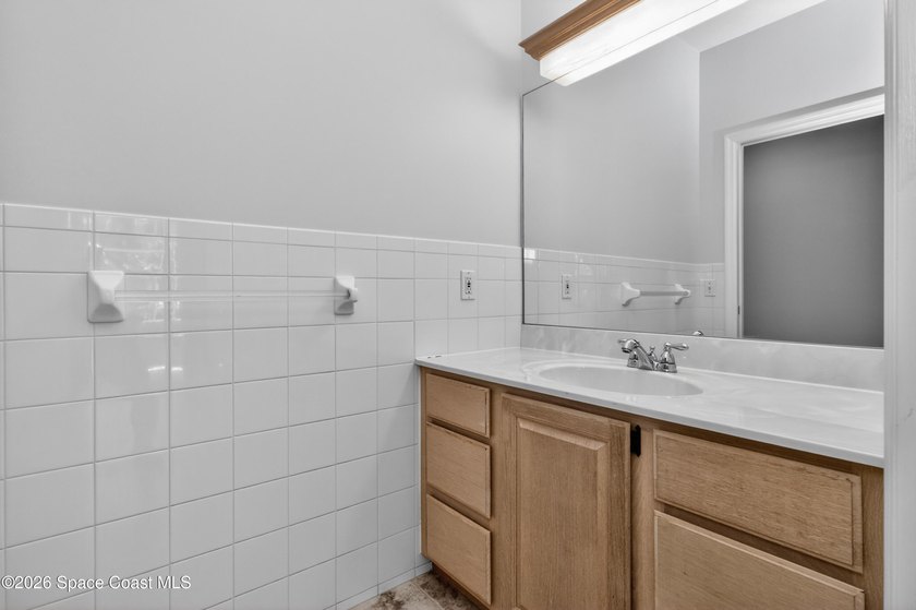 Welcome to this just repainted, impeccably maintained - photo 33