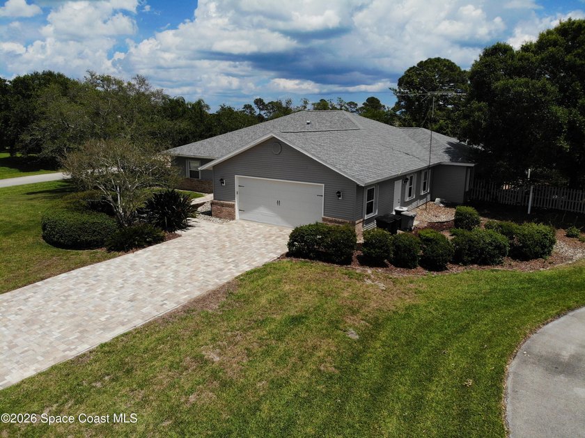 Welcome to this just repainted, impeccably maintained - photo 36