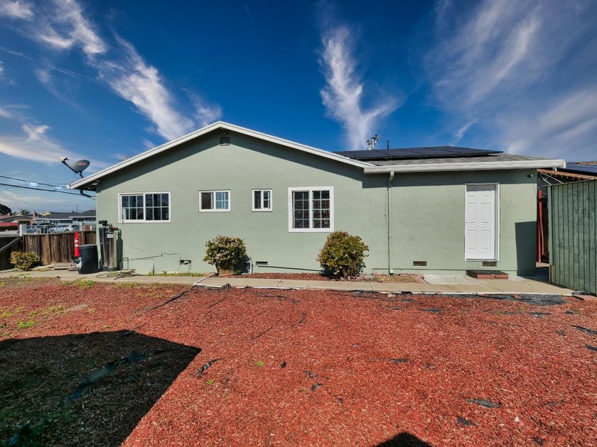 Beautifully updated home with permitted additional living - photo 5