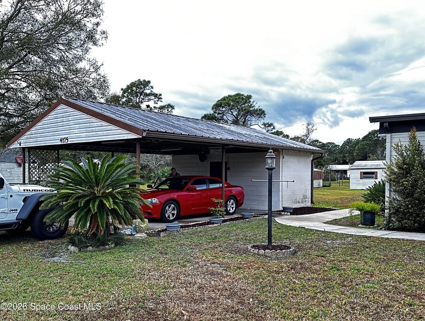 Big Price Drop! Come and take a look, great property. A Rare - photo 2