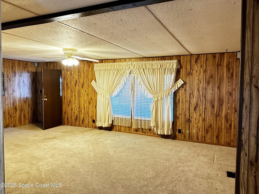 Big Price Drop! Come and take a look, great property. A Rare - photo 3