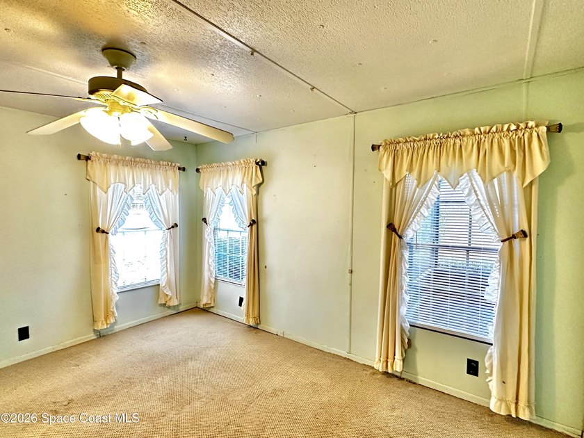 Big Price Drop! Come and take a look, great property. A Rare - photo 7