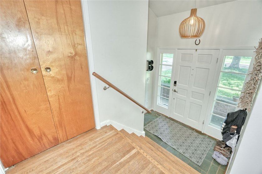 Welcome home to this beautifully updated 4-bedroom, 2-bath - photo 18