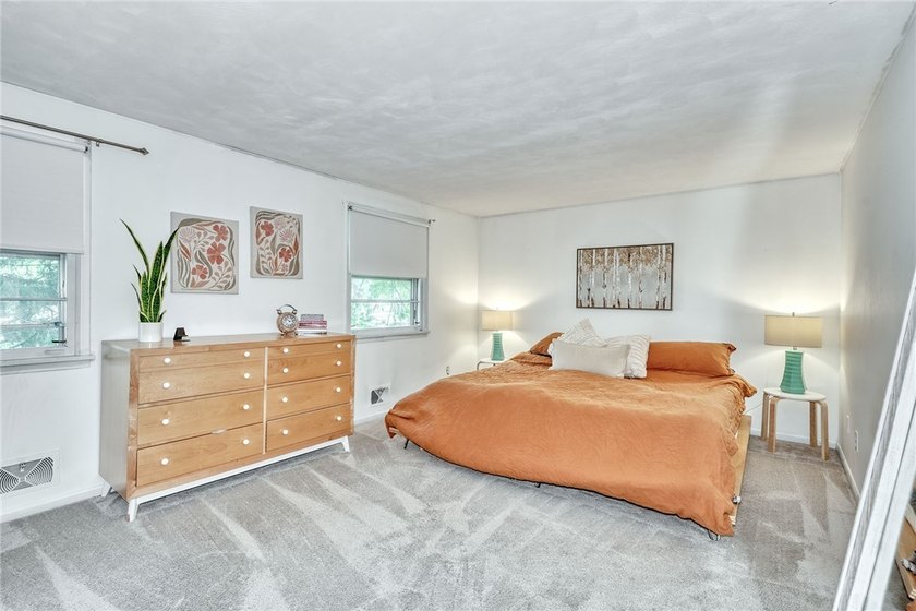 Welcome home to this beautifully updated 4-bedroom, 2-bath - photo 19