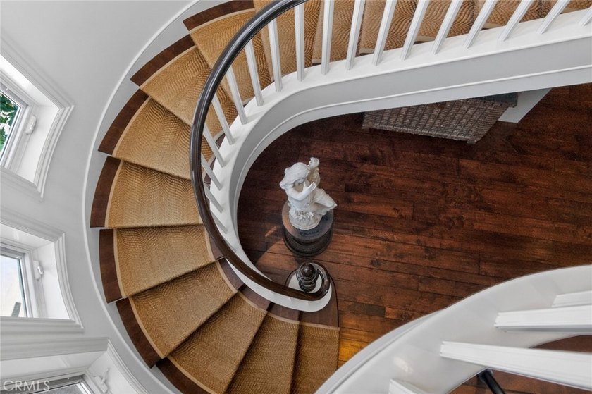 **Legacy by the Sea: A Rare Two-Residence Compound in Emerald - photo 30