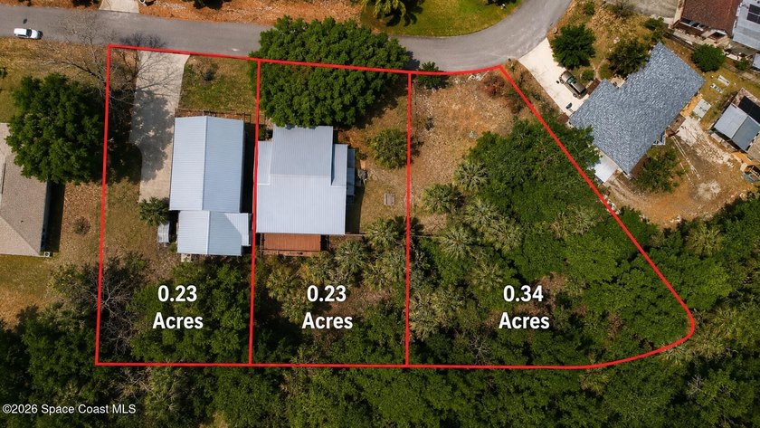 A rare custom-built retreat surrounded by the natural beauty of - photo 4