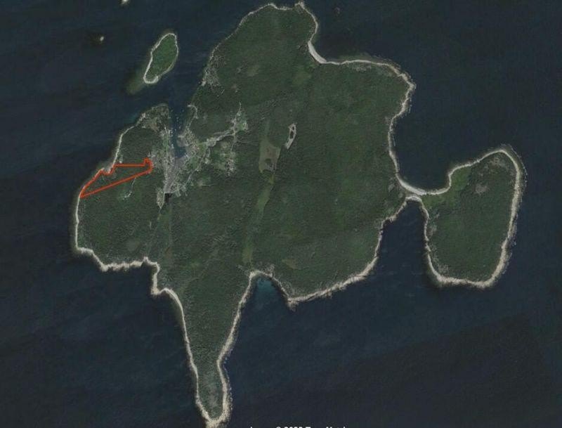 Large bold oceanfront parcel on the west facing shore of - photo 4
