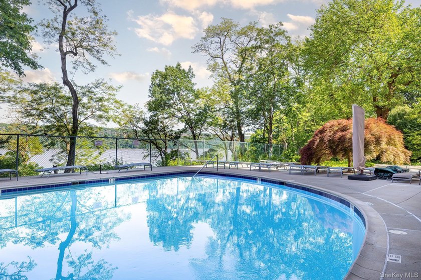 Wall of Windows in This Special One-Bedroom Beauty Bright and - photo 25
