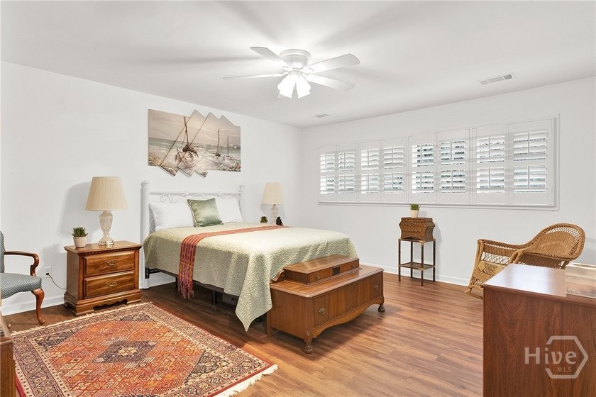 Professionally and tastefully renovated, this light-filled &amp; - photo 26