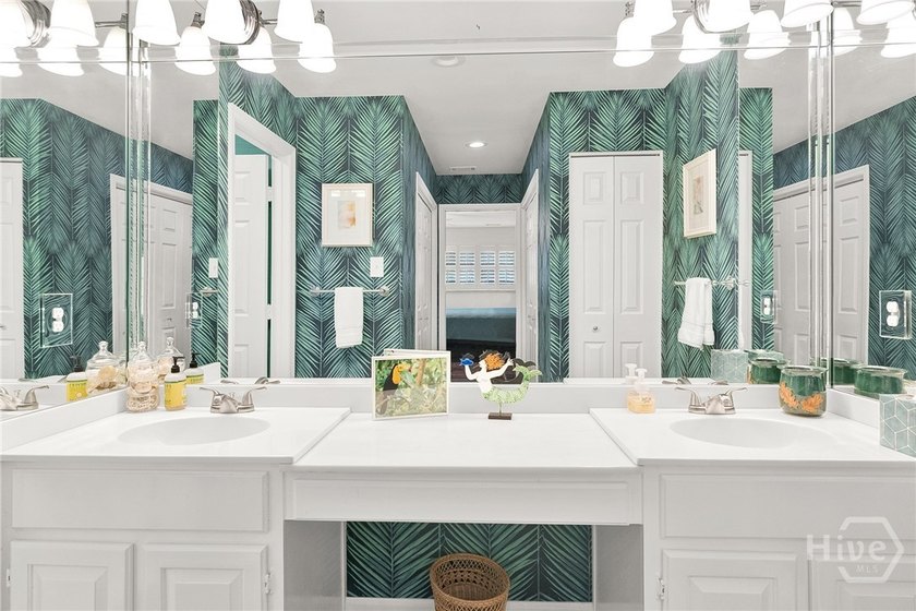 Professionally and tastefully renovated, this light-filled &amp; - photo 28