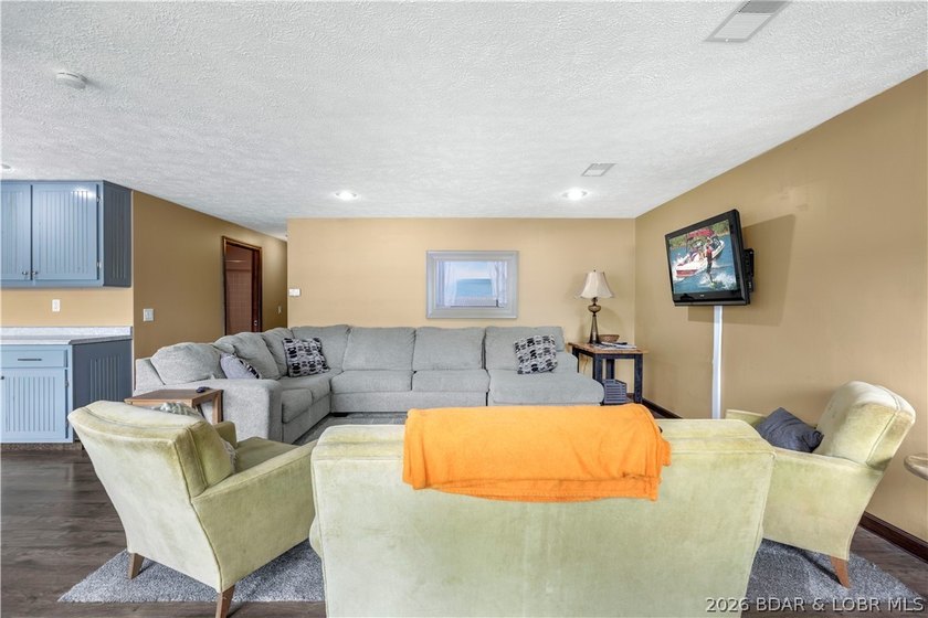 Lake Life + Prime Location Near Franky &amp; Louie's Beachfront Bar - photo 12
