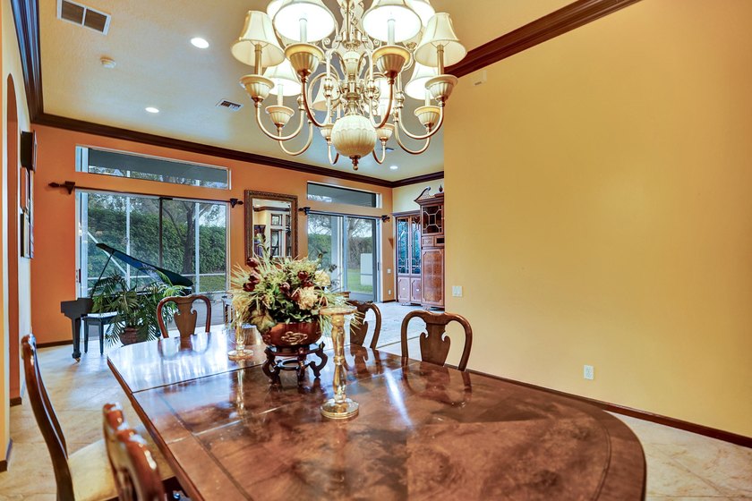 Beautiful Mediterranean-style 1-story home on a desirable corner - photo 12