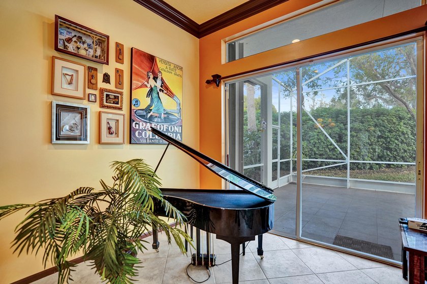 Beautiful Mediterranean-style 1-story home on a desirable corner - photo 16