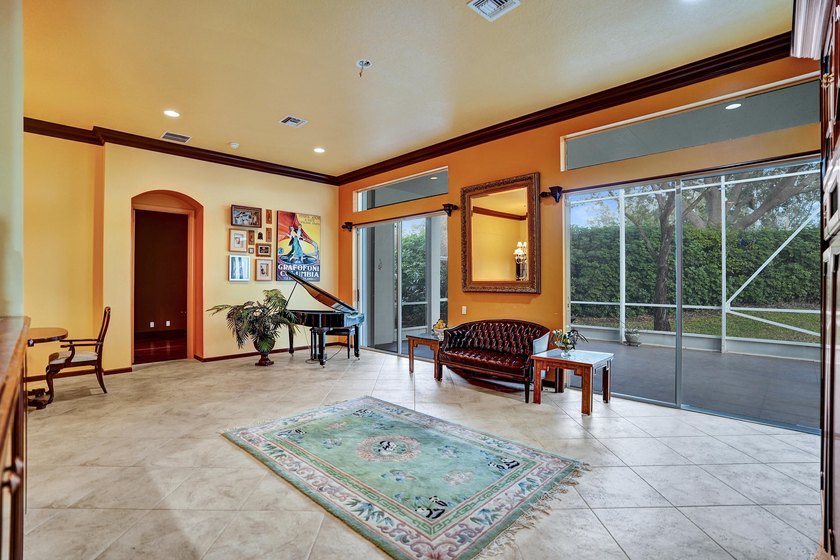 Beautiful Mediterranean-style 1-story home on a desirable corner - photo 17