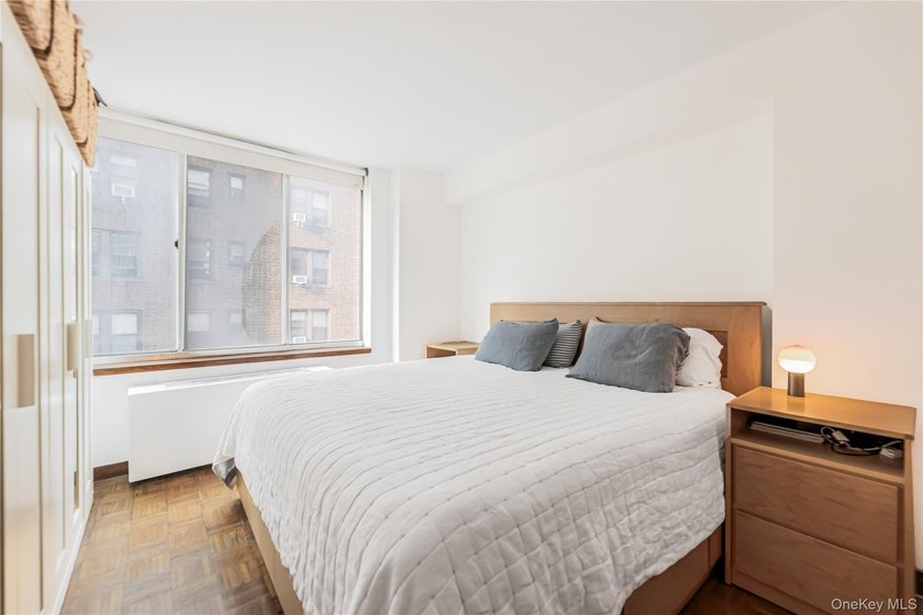 Bright, South-Facing Junior One-Bedroom in Prime Sutton Place - photo 19