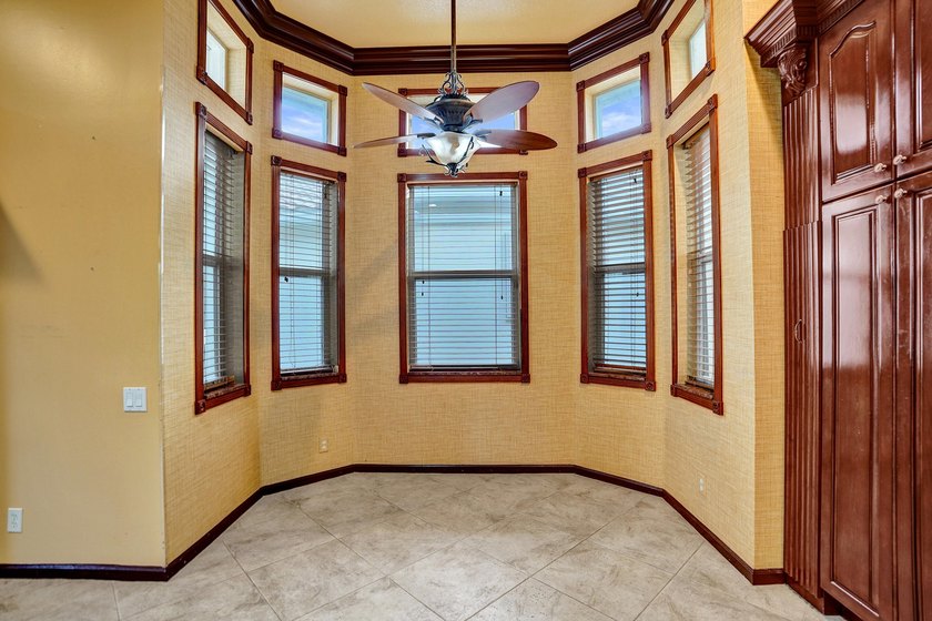 Beautiful Mediterranean-style 1-story home on a desirable corner - photo 24