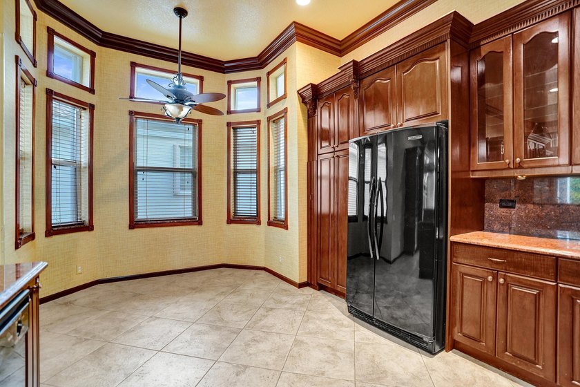 Beautiful Mediterranean-style 1-story home on a desirable corner - photo 29