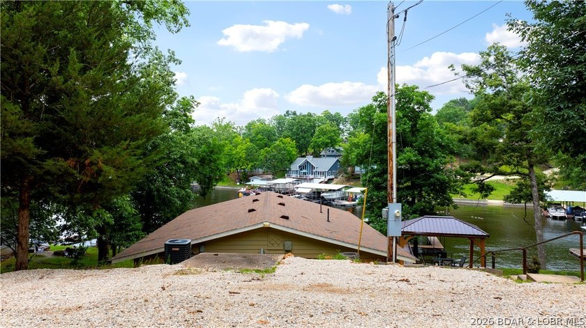 Lake Life + Prime Location Near Franky &amp; Louie's Beachfront Bar - photo 36