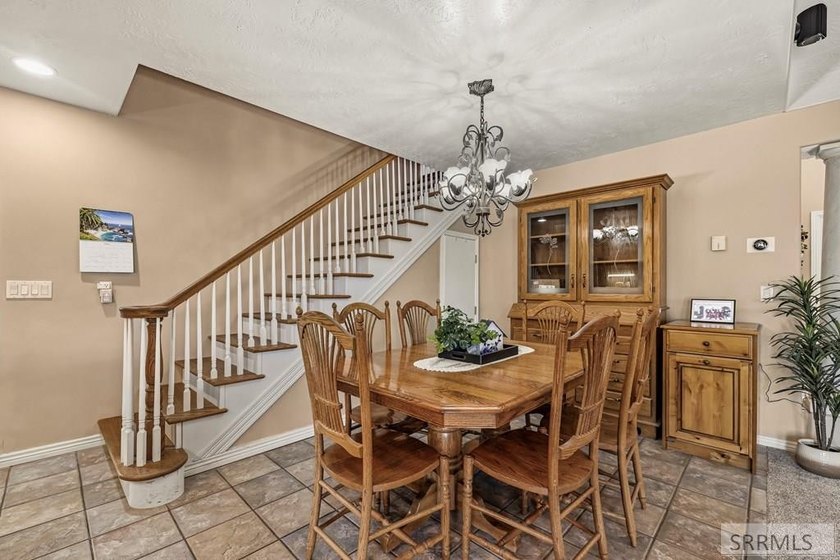 THIS PROPERTY IS CURRENTLY UNDER CONTRACT WITH A 48 HR FIRST - photo 13
