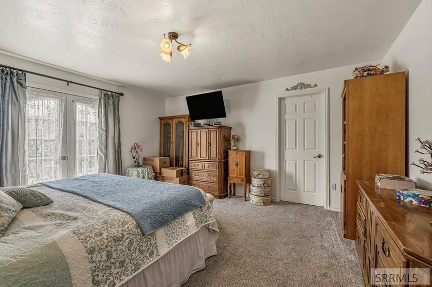 THIS PROPERTY IS CURRENTLY UNDER CONTRACT WITH A 48 HR FIRST - photo 15